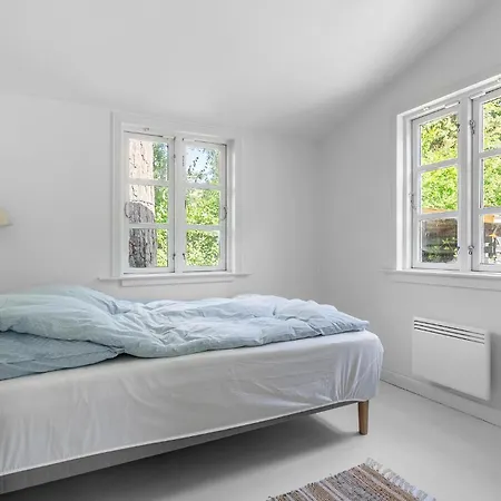 3 Bedroom Amazing In Dom wakacyjny Hornbæk